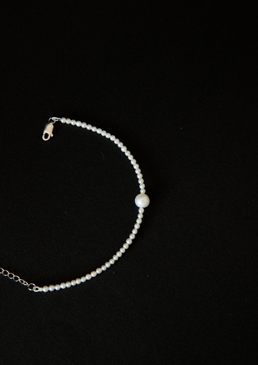 round thin pearl bracelet - Alyssa