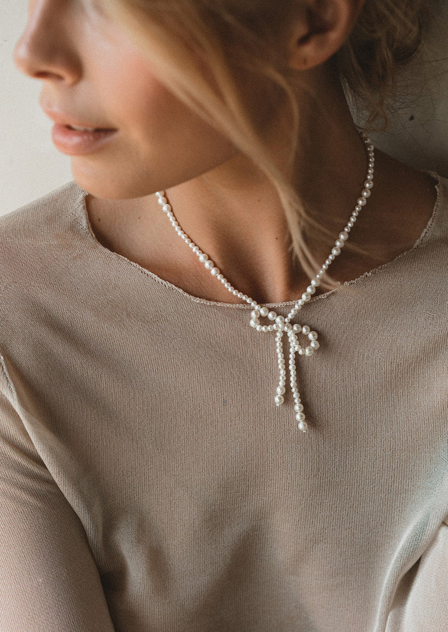 pearl bow necklace - Alyssa