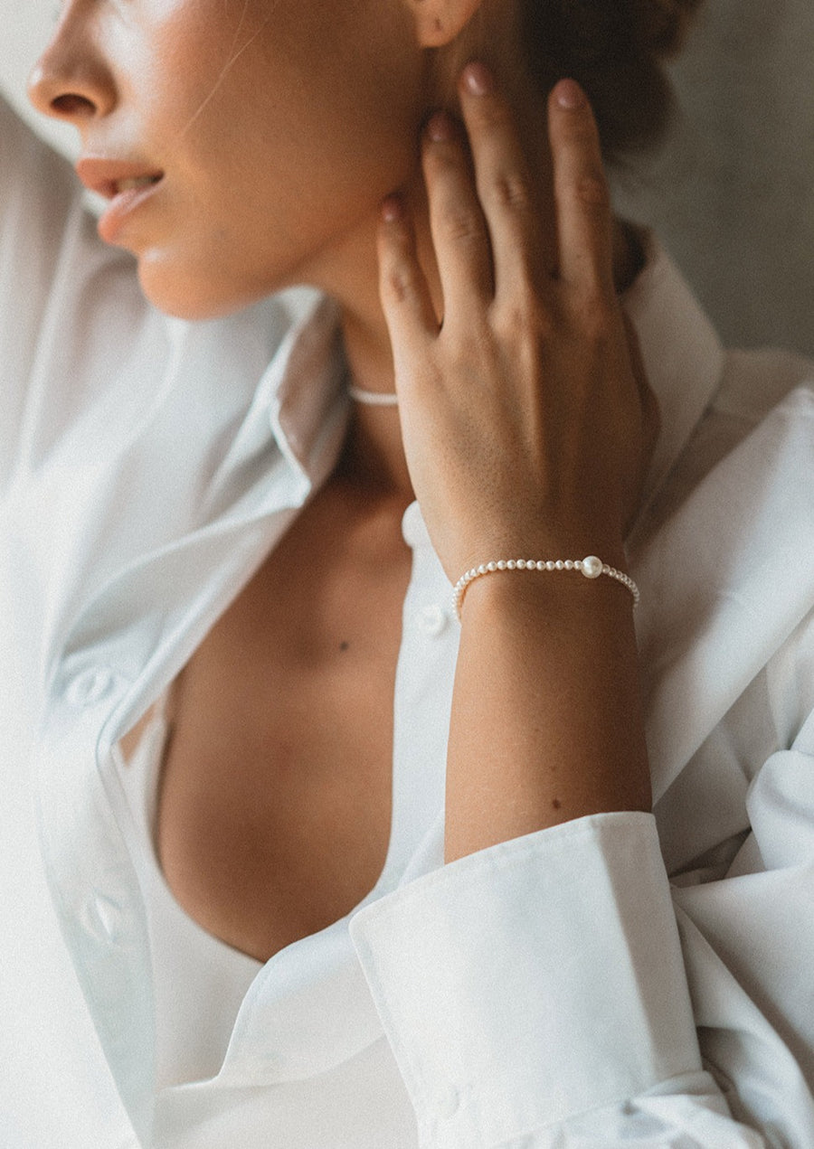 round thin pearl bracelet - Alyssa